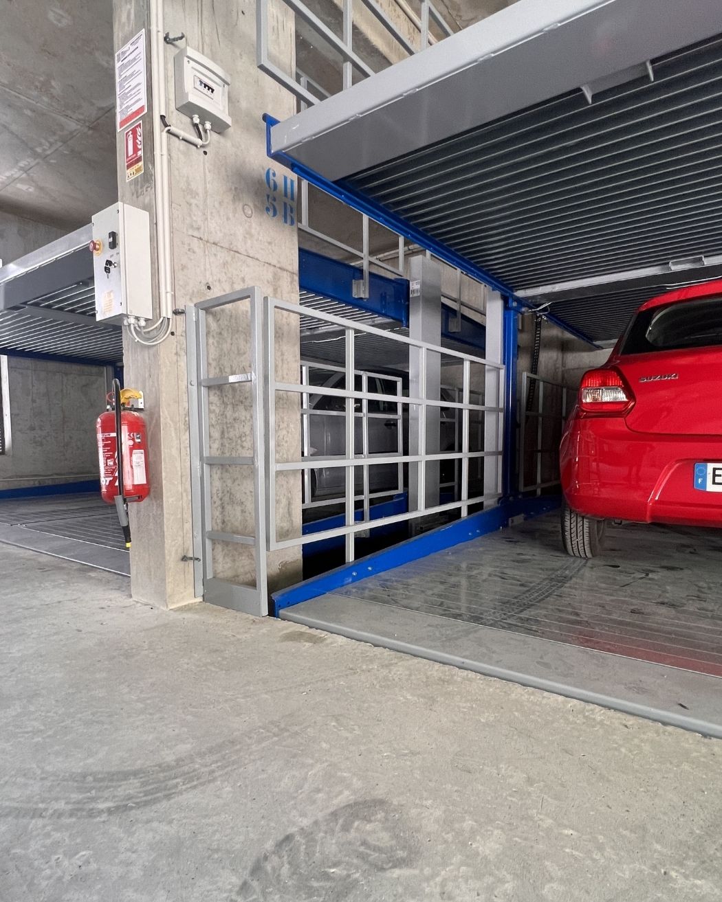 Parklift et système de stationnement vertical